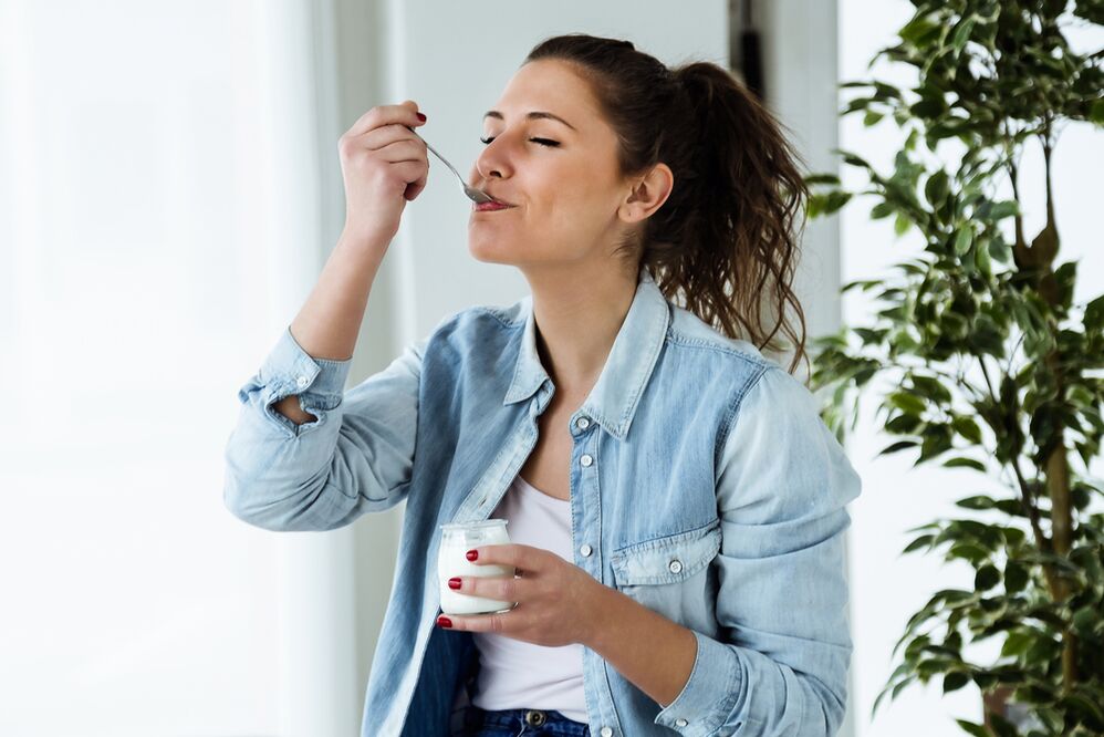 Regelméisseg Konsum vu Joghurt verbessert d'Darmfunktioun